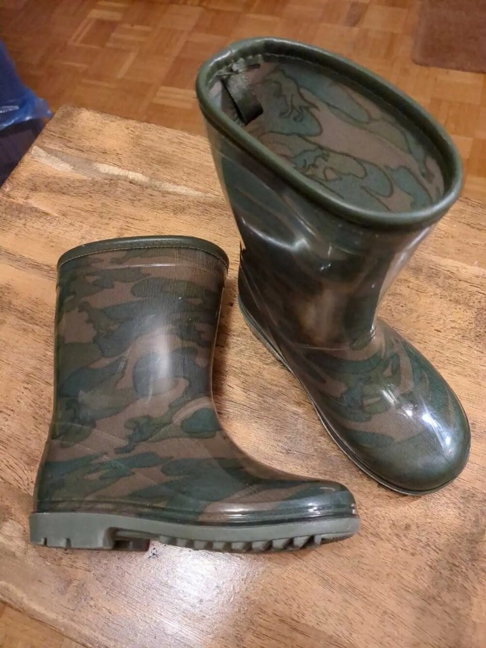 Carter's Kids Rain Boots - size 9